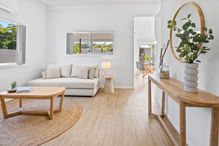 Stylish Coffs Central Retreat, Near Beach, Sleep 6 - Ferienwohnung Coffs Harbour