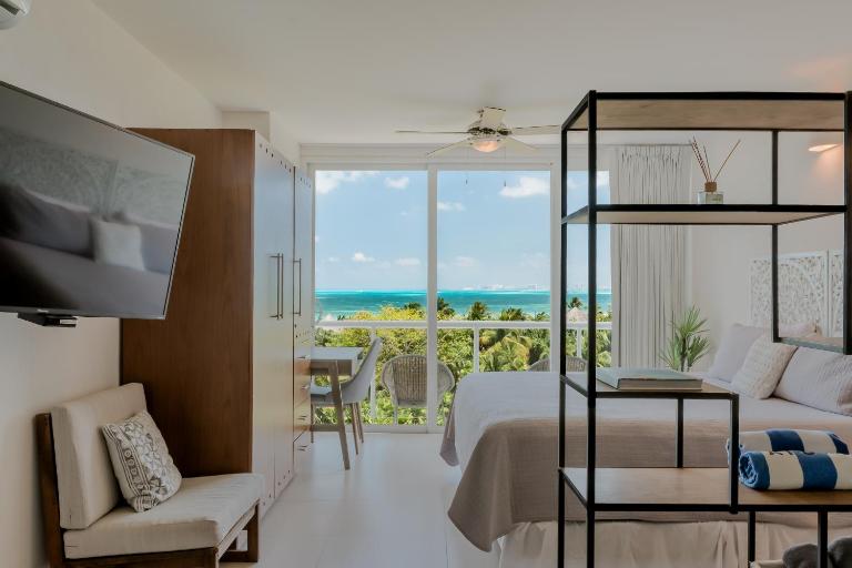 BRISA Beachfront apartment studio by Casa Paraiso - B&B Cancún
