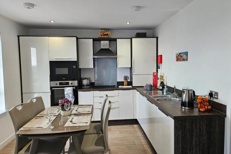 2 Bed Apartment Sleeps 4 - Seaviews - Free Parking - Ferienwohnung Banff