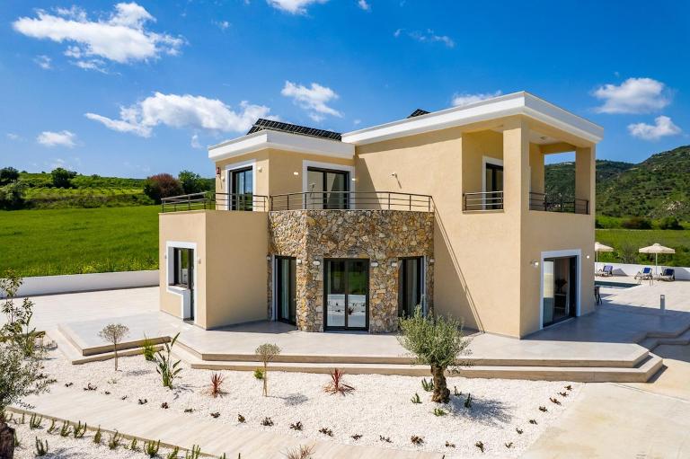Villa Theletra with Private Pool and Great Views - Bed and Breakfast Theletra