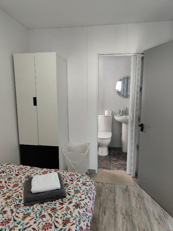 Single room with ensuite in Dundrum close to public transportation - B&B Dublin