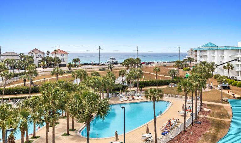 Fourth-floor ocean-view condo with pool high-speed WiFi beach access & W&D - Ferienwohnung Destin