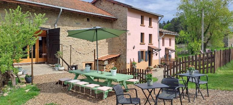 La Maison Rose Bertignat - B&B Bertignat