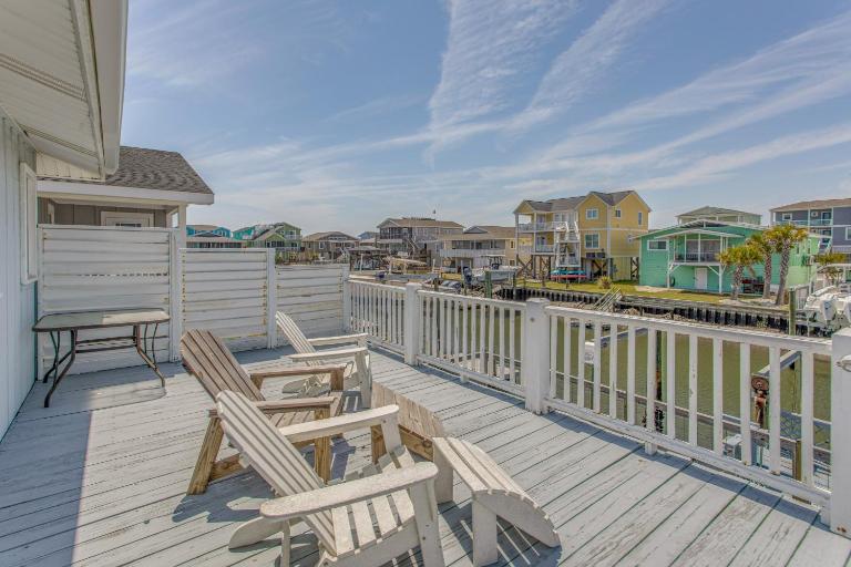 Steps to Shore! Canal-Front Escape in Holden Beach - Ferienwohnung Holden Beach