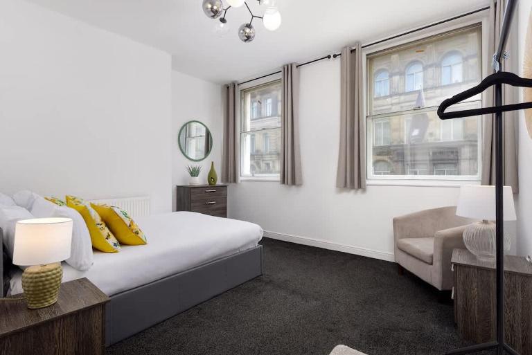 Flatzy - City Centre Modern 2 bedroom Apartment - B&B Liverpool
