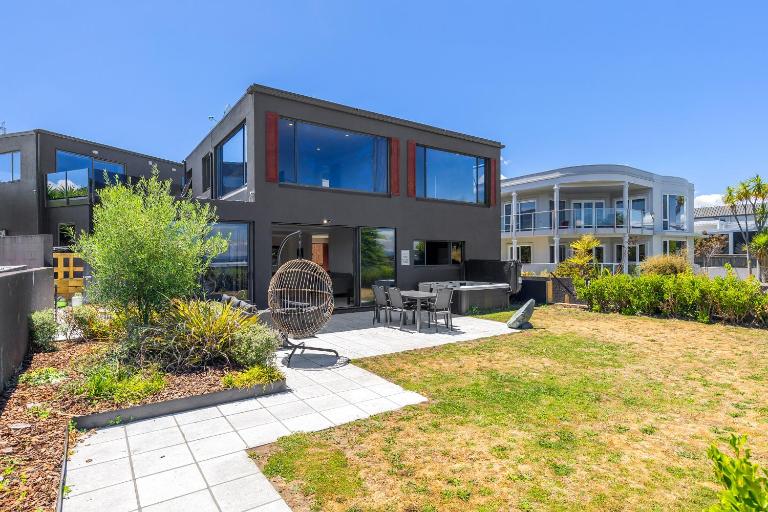 Gather Taupo - Lakefront House - Spa Pool - B&B Taupo