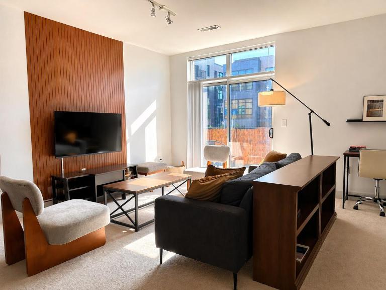Spacious Third Ward Apt Near Summerfest with Balcony - Sleeps 4 - B&B Milwaukee
