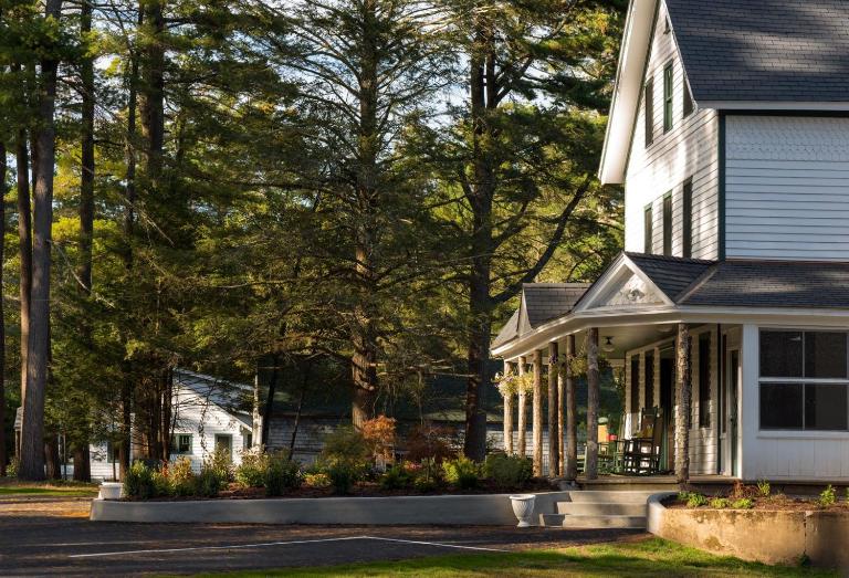 Pine Brook Manor - B&B Sparrow Bush