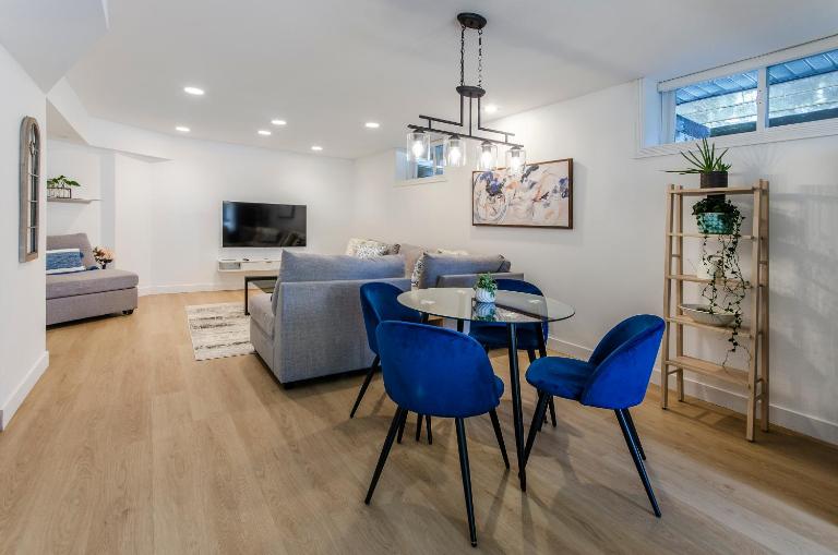 Stylish 2BR Retreat with a Private Yard - Ferienwohnung North Vancouver