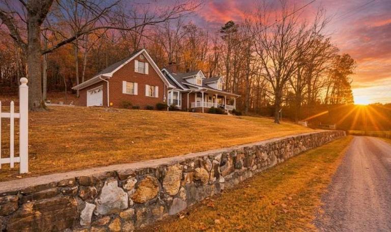 Countryside Retreat with Views! Red Clay Farmhouse - Chambres d'hôtes Cleveland
