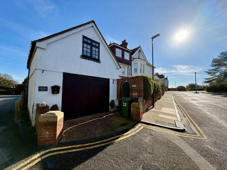 The Loft Retreat - Coastal Escape in the Heart of Meads - B&B Old Town
