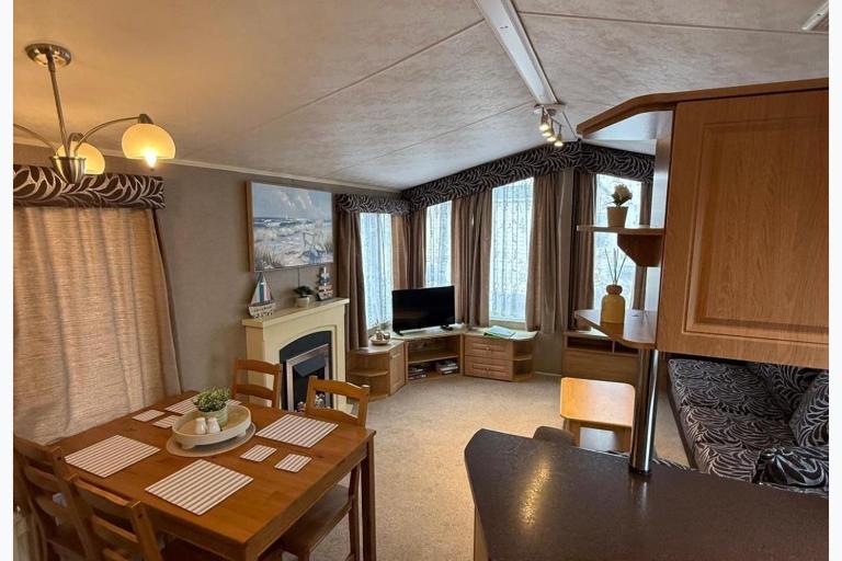 2-Bed Caravan Sleeps 6 w Parking No Pass Needed - Chambres d'hôtes Abergele