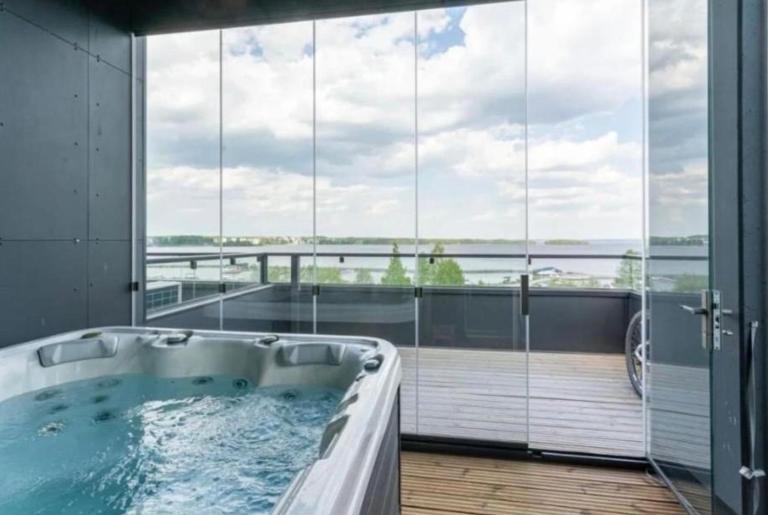 Luxurious Penthouse - Hot Tub & Sauna - Ferienwohnung Tampere