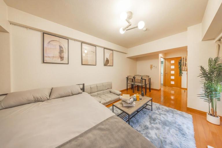 3 mins Walk from JR Kamata Station, 7 mins by Shinagawa Line, Direct Service from Keikyu Kamata Station to Haneda Airport, Direct Service to Tokyo, Shinagawa, Yokohama, Ueno - B&B Tokyo