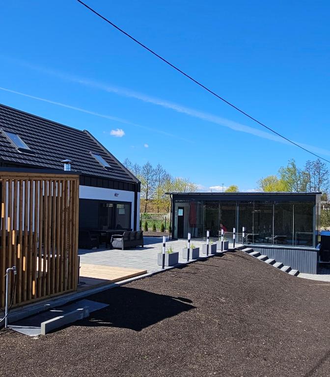 Słoneczna Oaza dom z basenem - B&B Gruta