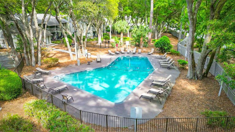 Stones Throw to the Shore - B&B Hilton Head