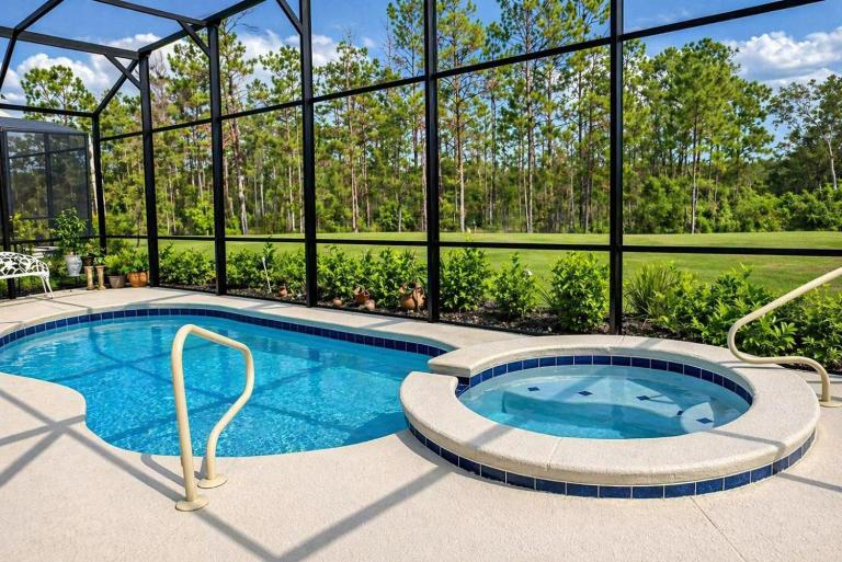 2BR Private Pool & HotTub, Ground Floor, Solterra - B&B Davenport
