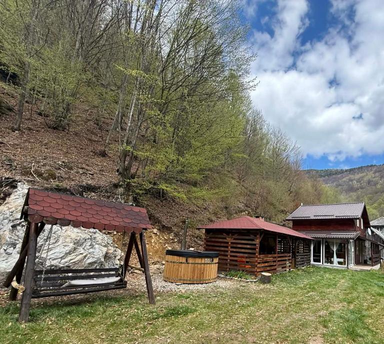 Flowers Cabin - Ferienwohnung Măguri-Răcătău