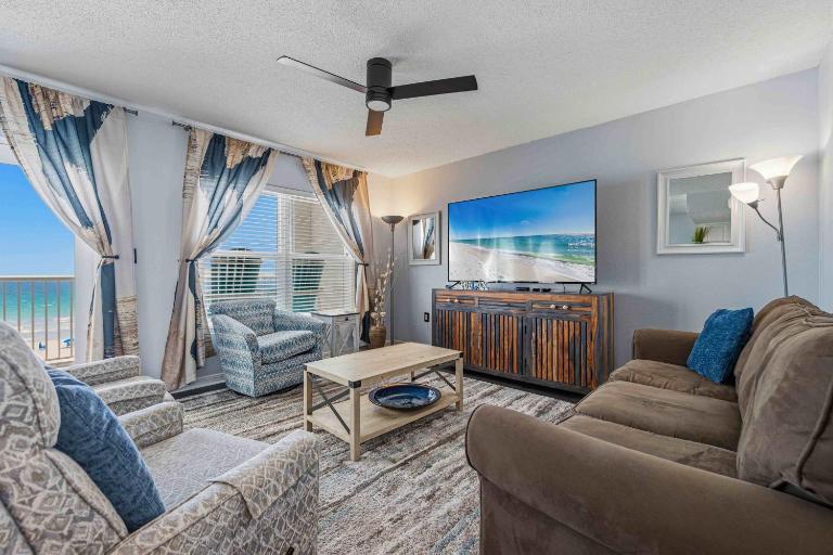 Beachfront condo with gulf views pool gym & private balcony - B&B Fort Walton Beach