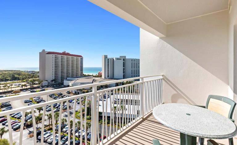 Condo Near the Beach with Shared Pool & Hot Tub - Ferienwohnung Destin