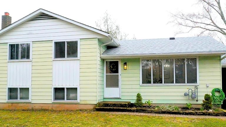 Relaxing 2-Bed Country Home Bruce Trail & Falls - Bed and Breakfast Sarawak