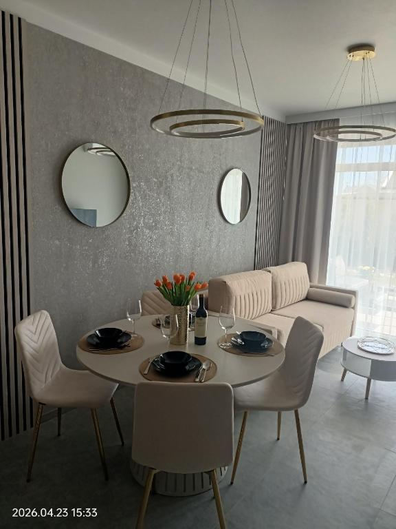 Apartament Kaszmirowy Zakątek z ogródkiem - Bed and Breakfast Ustronie Morskie