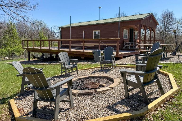 Fishing Pond & Treehouse: Tranquil Maysville Cabin - B&B Maysville