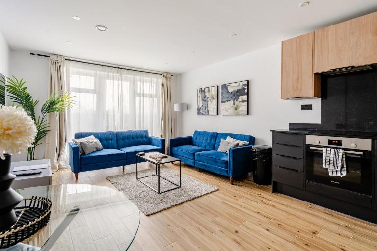 Prestige Apartment Close to Elstree & Borehamwood Station - B&B Borehamwood