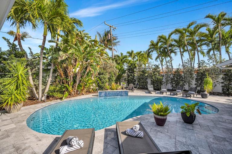 Spacious Villa for 15 w Pool & Outdoor Oasis - Ferienwohnung Fort Lauderdale