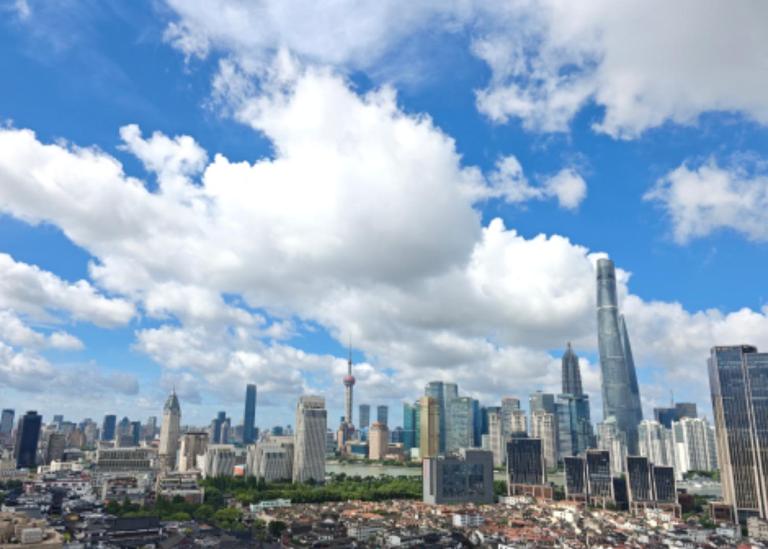 Superb city center view with floor-to-ceiling windows three bedrooms Stunning views of the Bund Shanghai Tower Yu Garden and Peoples Square - Chambres d'hôtes Shanghai