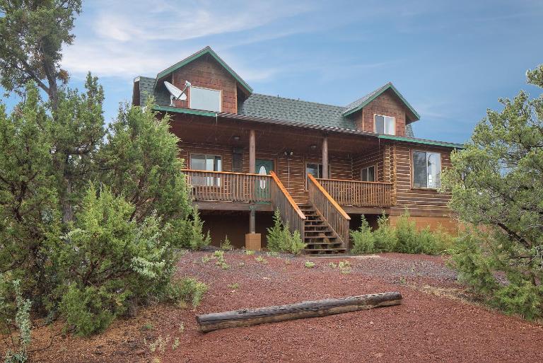 Ontario Ave Remodeled Log Cabin on 1 Acre Gateway to Grand Canyon Amazing Views - B&B Williams