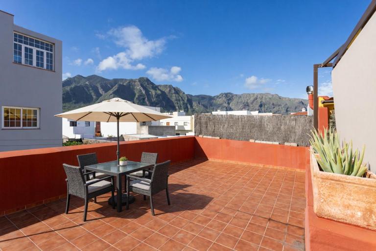 TenoHomes Cozy Rustic Home with Terrace & Views - B&B Buenavista del Norte