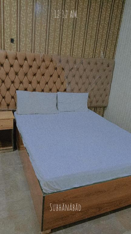 Crown Palace Guest House - B&B Peshawar
