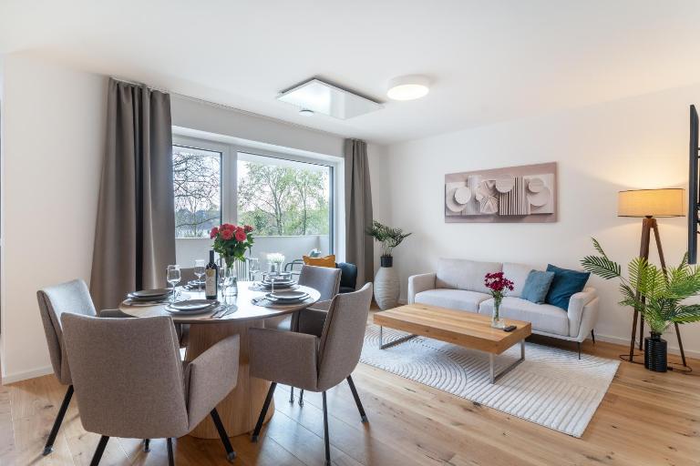 RAW Flats - Nova Suiten by BohnApartments, 2 Schlafzimmer, Balkon - Bed and Breakfast Bielefeld