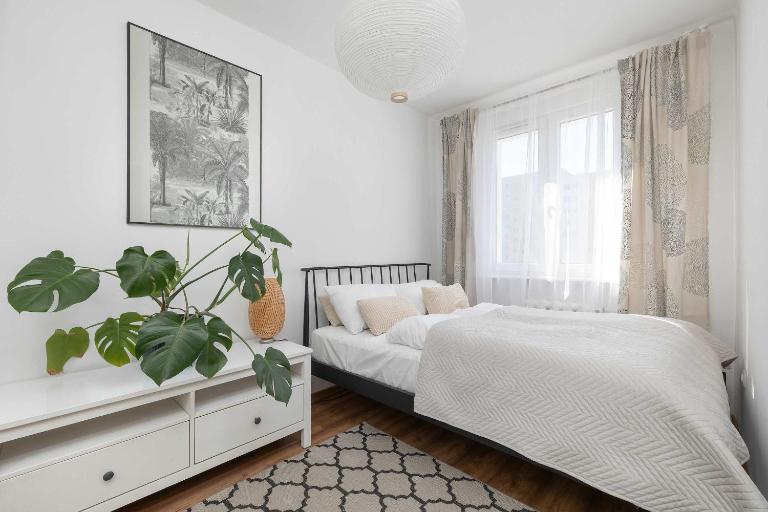 Klimatyczny Apartament z Balkonem Blisko Parku Zdrojowego by Noclegi Renters - Chambres d'hôtes Świnoujście