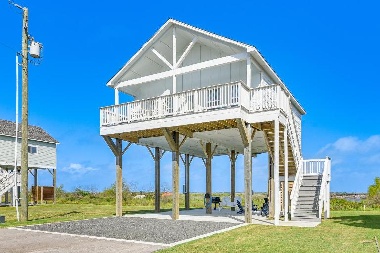 Sleek Home w/ Community Perks on Bolivar Peninsula - B&B Crystal Beach
