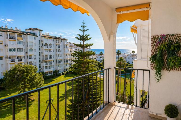 Laguna Beach Haven, Beach, Pools, WiFi - B&B Torrox