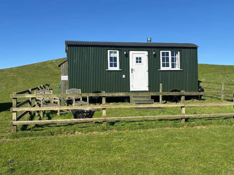 Fauld O Wheat Shepherds Hut , Loch Ken ,Off Grid - Bed and Breakfast Castle Douglas
