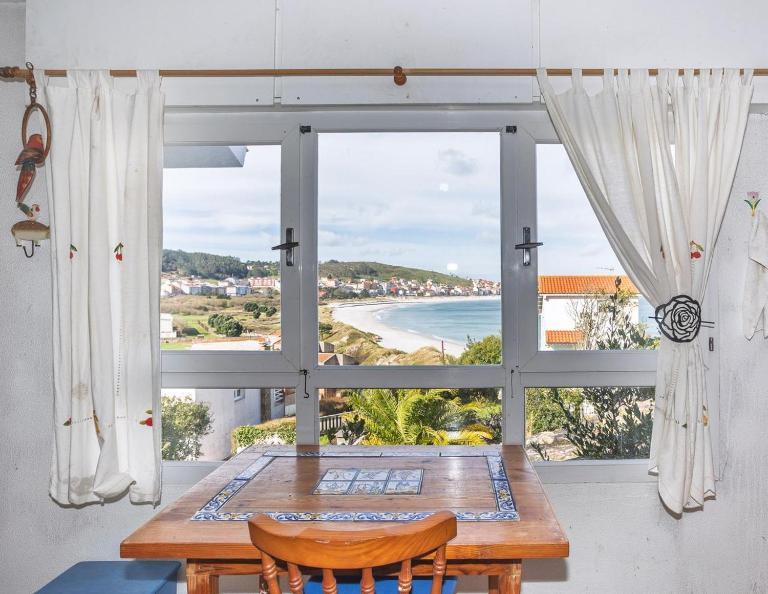 Espectacular casa con vistas al mar en Laxe - Ferienwohnung Candoás