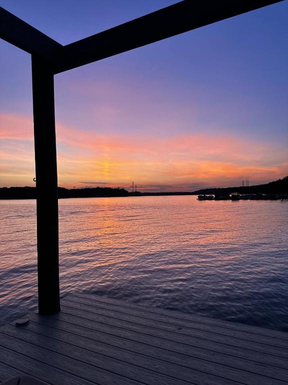 Waterfront Cottage, Fiery Sunsets - Chambres d'hôtes Charlotte