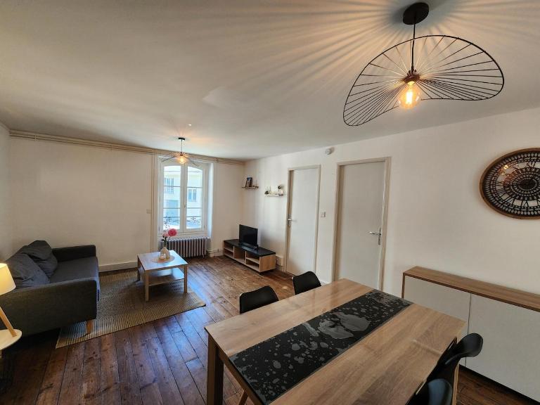 Joli appartement T3 - Chambres d'hôtes Allassac