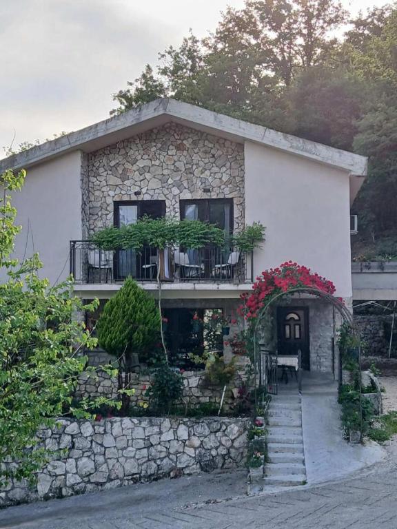 Dado 3 - B&B Virpazar