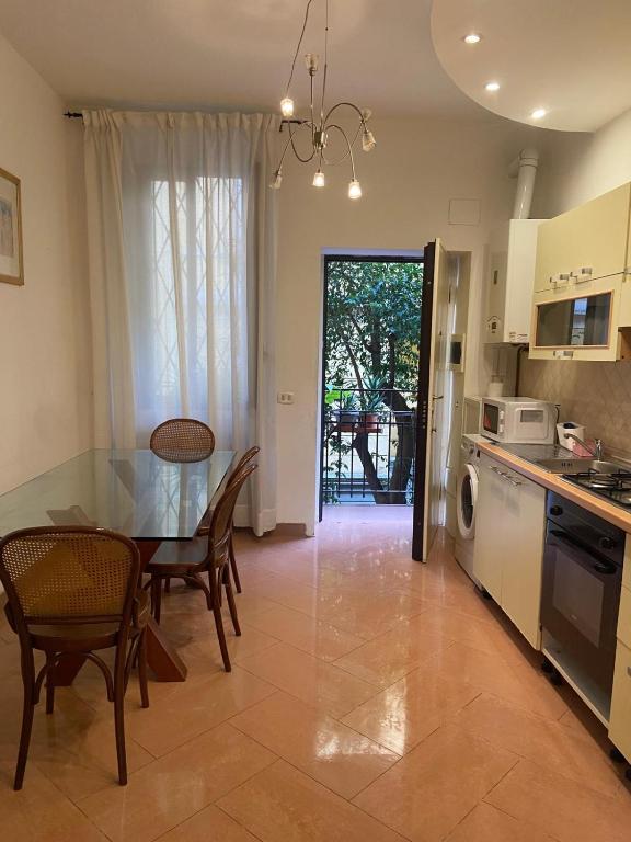 Casa Adone - Tre stanze e due bagni nel cuore di Milano - B&B Milan