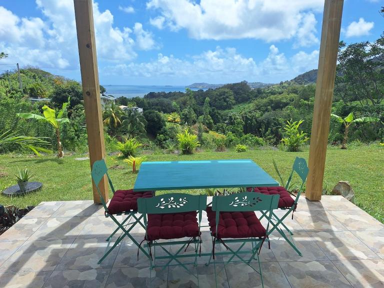 Charmant studio, vue sur les Îlets du Robert - Bed and Breakfast Le Robert