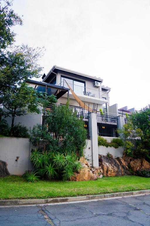 AB&AB Guesthouse Bedfordview - B&B Germiston