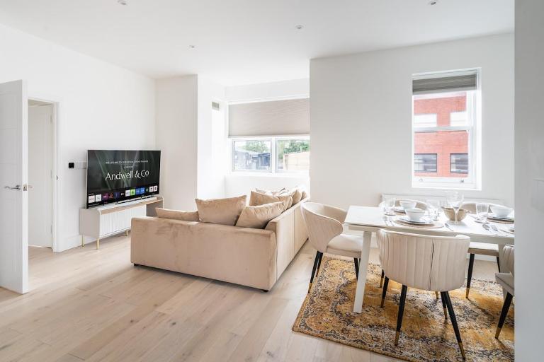Stylish 2BR Flat by Richmond Park - Chambres d'hôtes Kingston-upon-Thames