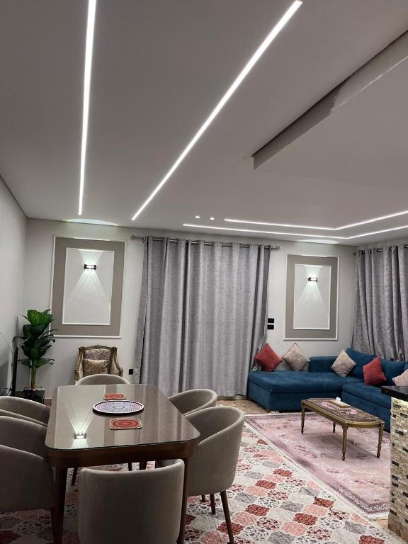 New Cairo City, two bedroom apartment, fully furnished with AC - Bed and Breakfast Caïro
