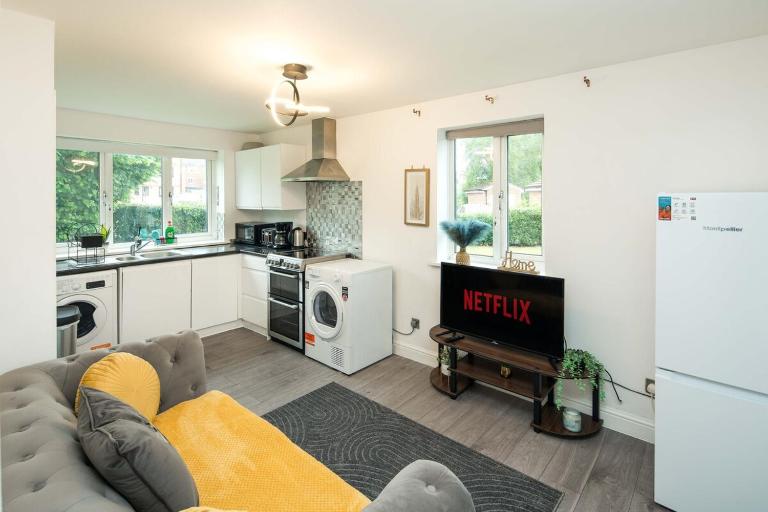 Cosy 1 bed flat with Sofa Bed up to 4 guests - Ferienwohnung Feltham
