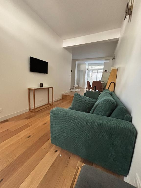 Appart cosy en maison de ville, Patio, Issy L12 - Bed and Breakfast Issy-les-Moulineaux