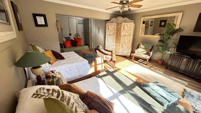 Artzy's Garden View 1km to Olivedale Clinic - B&B North Riding